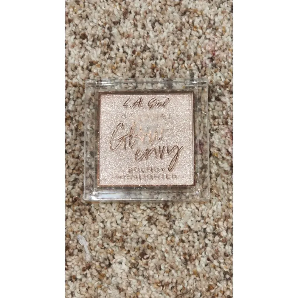 L.A. GIRL Glow Envy Bouncy Bronzer Natural Glow Long-Wearing, Airbrushed